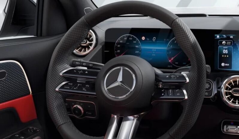 
								Mercedes-Benz GLA 200 full									